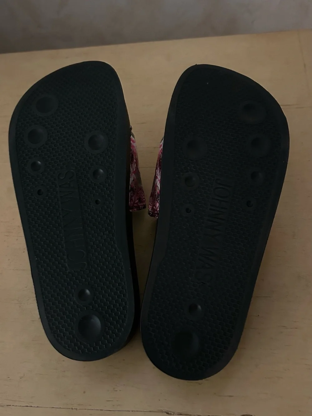 Johnny Was floral platform pool slide in size 8